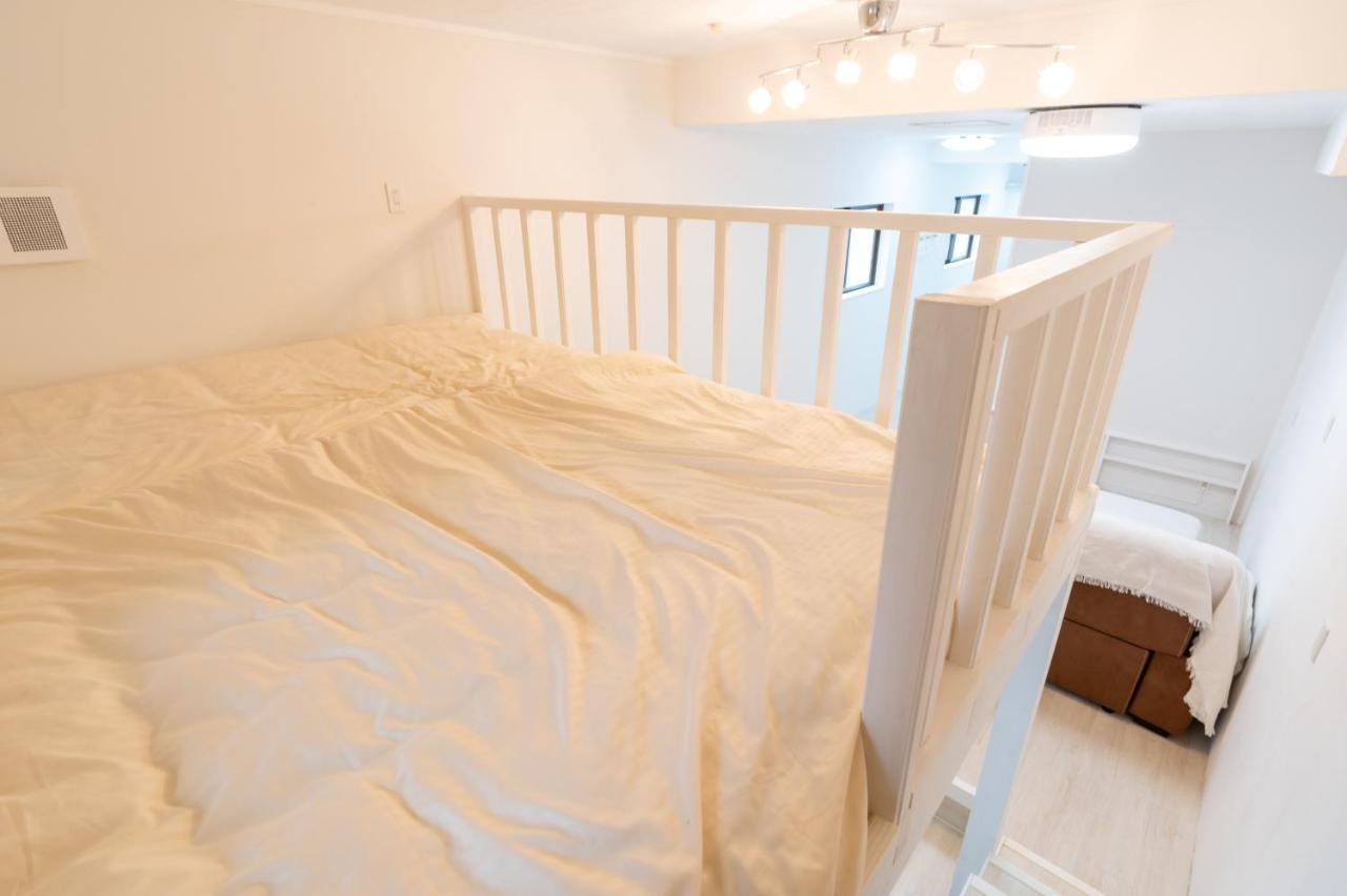 Maximum Of 21 People Can Be Rented In One Building 3 Minutes Walk To Tomari Port 10 Minutes Drive To The Airport No Parking Lot 30 Seconds Walk From Paid Parking Lot Warayunso Port City May Naha Bagian luar foto